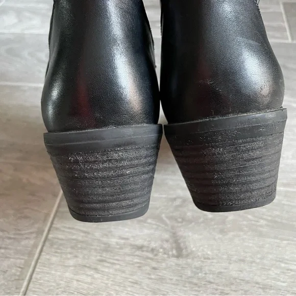 Black Leather Western Boots - Picture 8 of 15